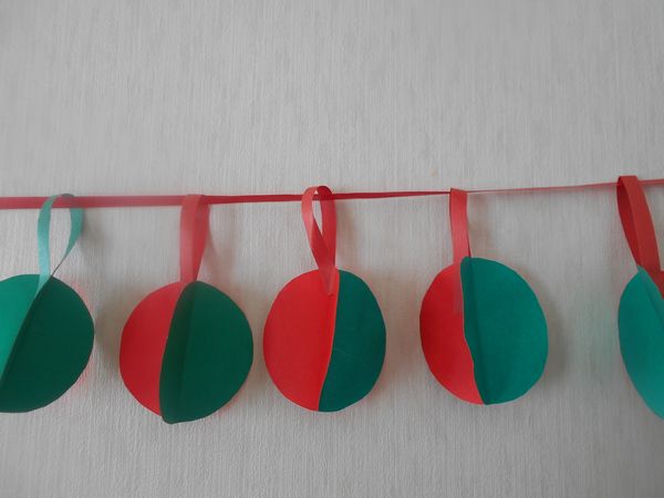 クリスマスツリーの飾りを子どもと手作り 折り紙で作る立体的なオーナメント 四季のメモノート