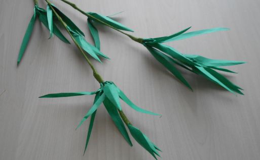 紙テープで作った笹の葉