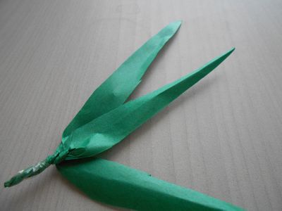 紙テープの笹の枝の作り方7